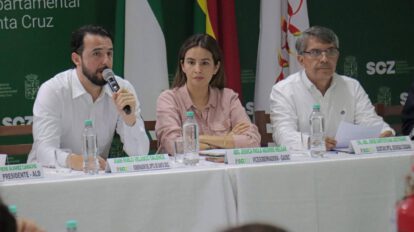 El gobernador Juan Pablo Velasco