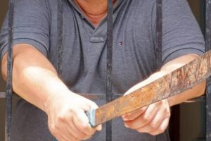 La Policía aprehendió al presunto autor de un doble parricidio en Caraparí