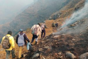 Incendio en la Reserva Biológica de la Cordillera de Sama, afectando la flora y fauna de la zona