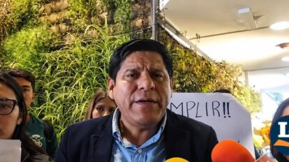El diputado Pacheco en conferencia de prensa