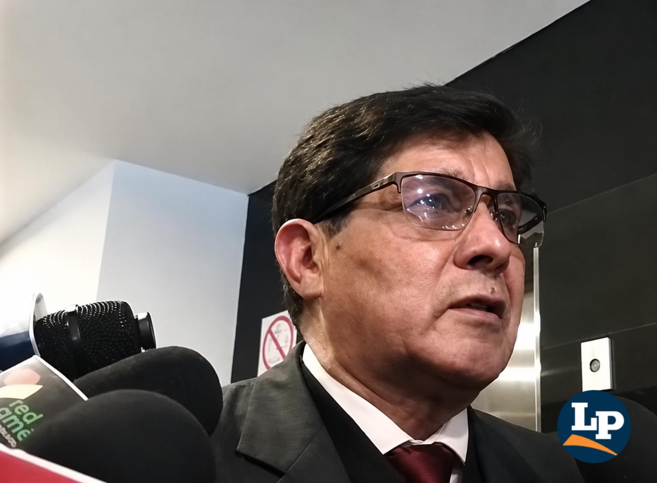 El senador Sánchez en conferencia de prensa
