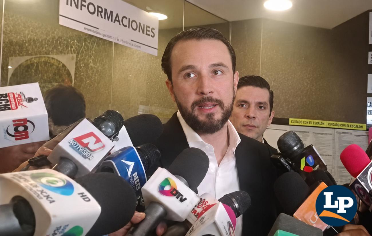 El gobernador de Santa Cruz en conferencia de prensa