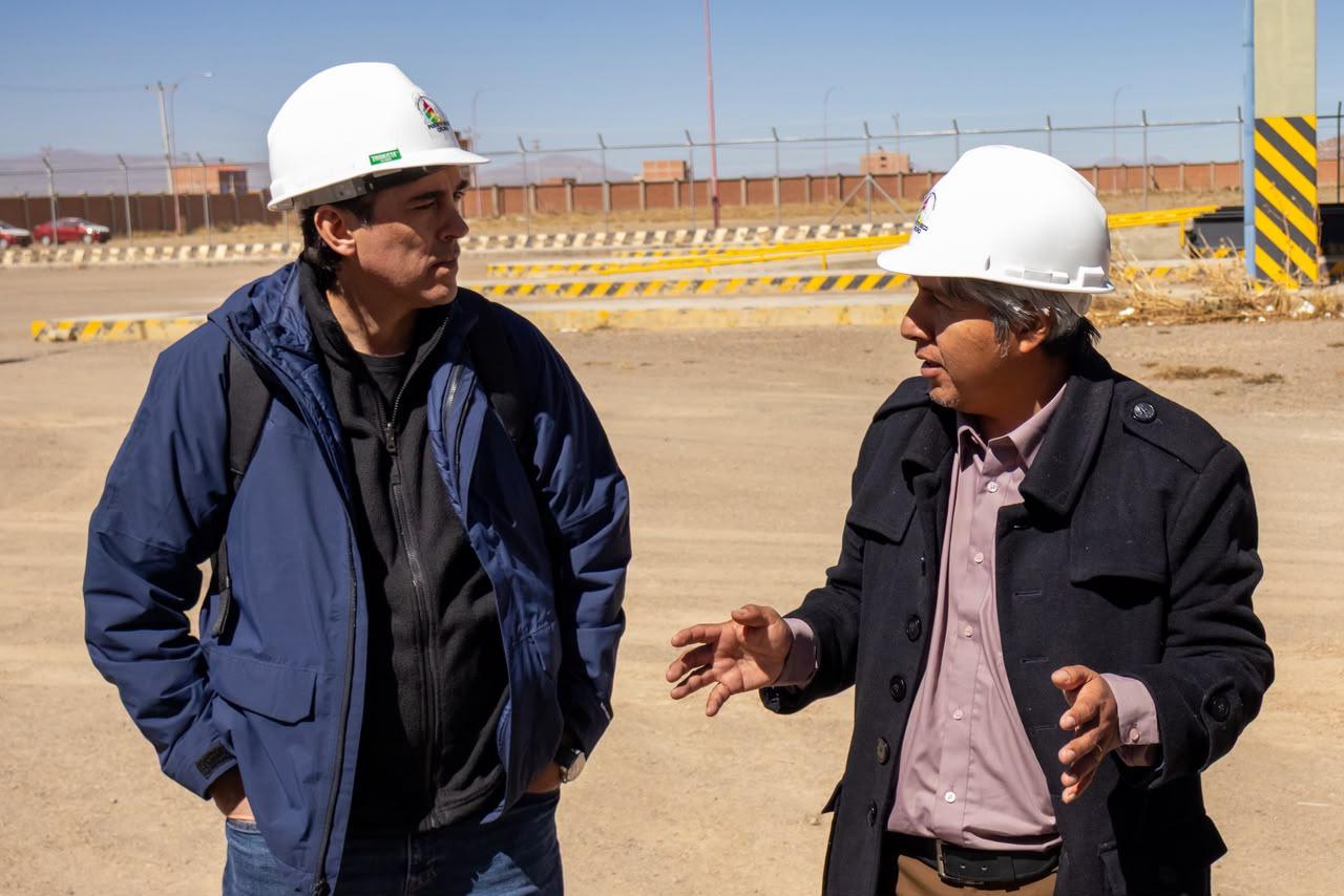 El ministro Zamora junto al gobernador Edgar Sánchez