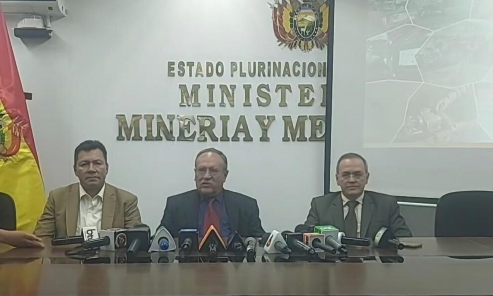 El ministro de Minería en conferencia de prensa