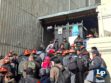 Minero de la Fstmb ingresando el Ministerio de Hidrocarburos para reunirse con el Ejecutivo