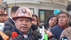 secretario Ejecutivo de la Federación Sindical de Trabajadores Mineros de Bolivia (Fstmb), Andrés Paye, en conferencia de prensa