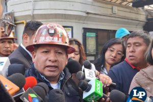secretario Ejecutivo de la Federación Sindical de Trabajadores Mineros de Bolivia (Fstmb), Andrés Paye, en conferencia de prensa