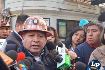 secretario Ejecutivo de la Federación Sindical de Trabajadores Mineros de Bolivia (Fstmb), Andrés Paye, en conferencia de prensa