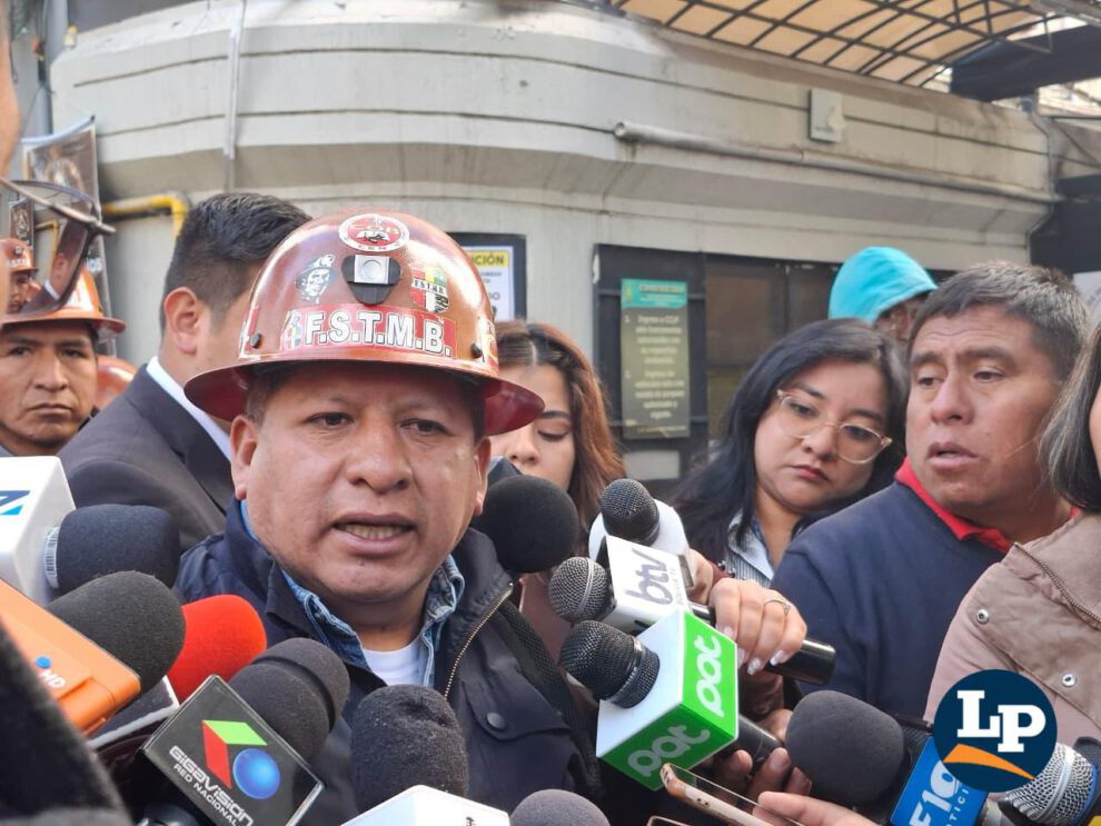 secretario Ejecutivo de la Federación Sindical de Trabajadores Mineros de Bolivia (Fstmb), Andrés Paye, en conferencia de prensa