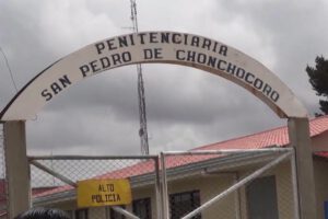 El Ministerio Público imputó a los efectivos por incumplimiento de deberes, asociación delictuosa y asesinato tras la muerte de un interno brasileño