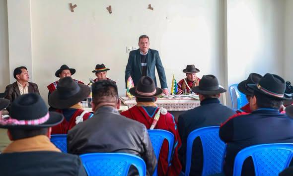 Gobernación de La Paz y el sector campesino