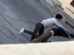 Joven agrede a adulto mayor