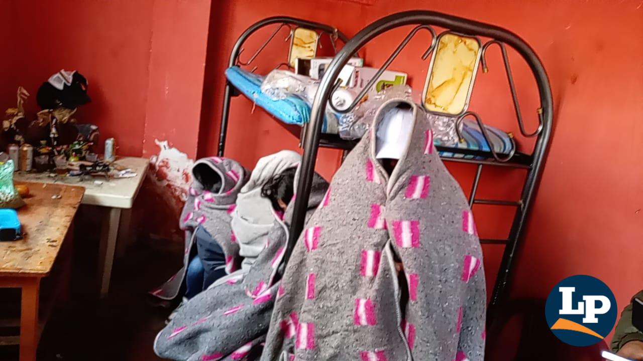 Mujeres retenidas durante el control