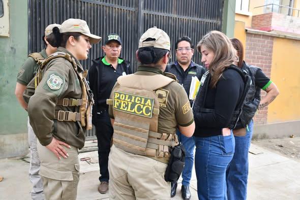 Agentes de la Policía y la Fiscalía