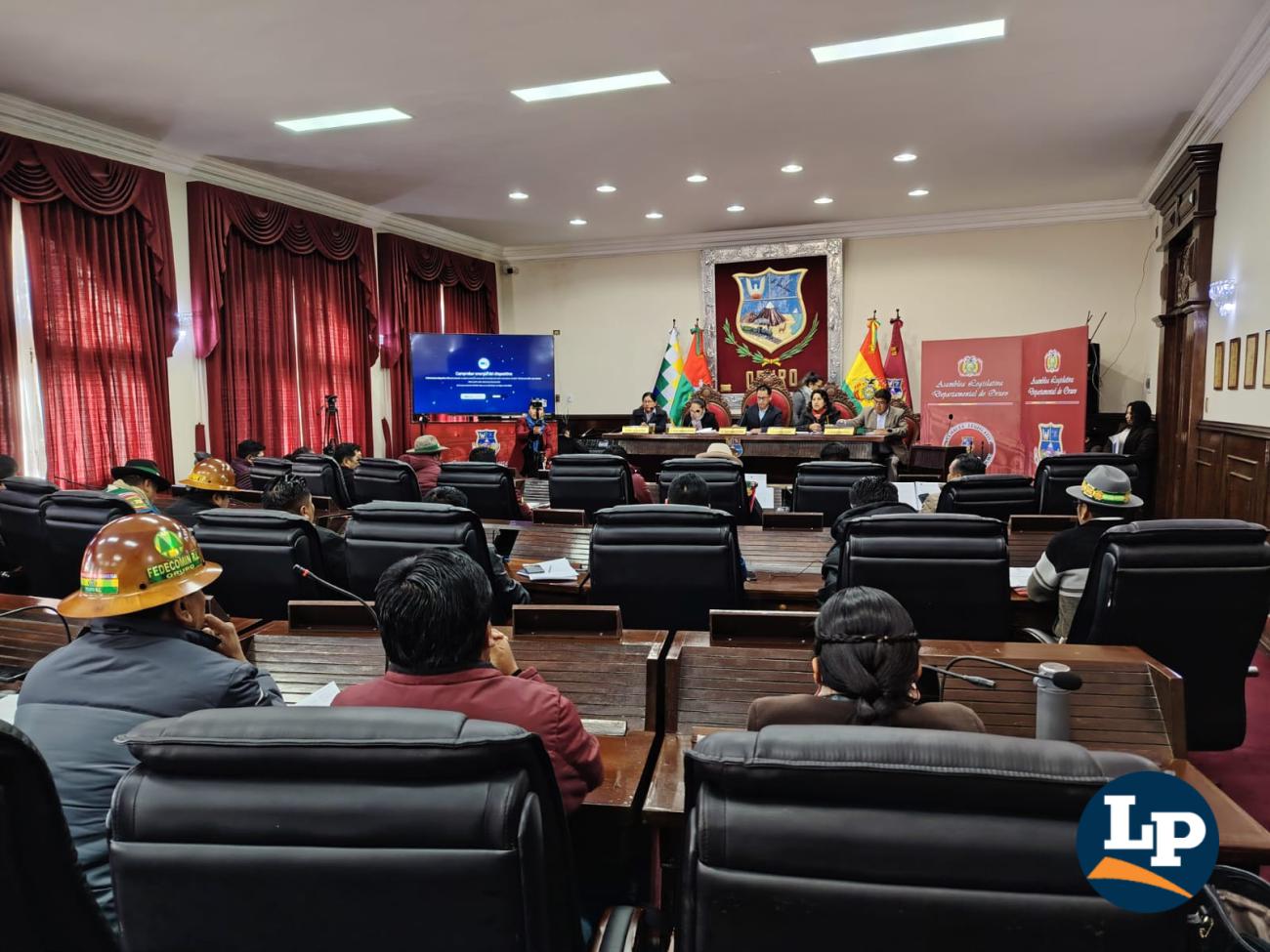 sesión en la asamblea legislativa departamental de Oruro