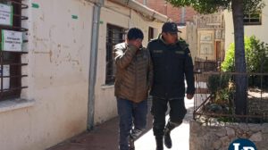 Traslado del sujeto acusado de agredir a su pareja