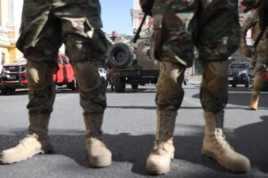 La muerte de un conscripto en Tarija desata denuncias de encubrimiento y presuntos maltratos.
