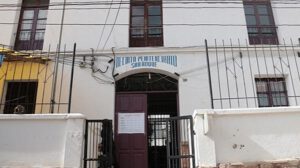 Frontis del recinto penitenciario de San Roque de Sucre