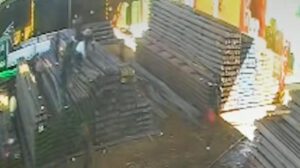 Trabajadores en una empresa de fierros