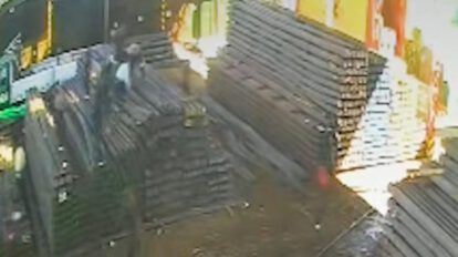 Trabajadores en una empresa de fierros