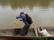 Un hombre en un bote
