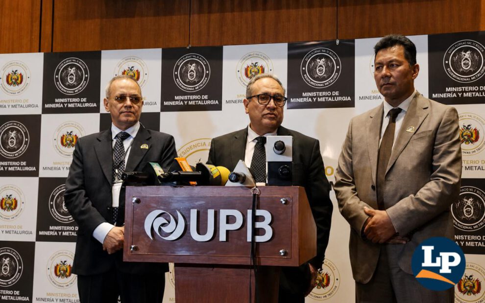 El ministro de Minería en conferencia de prensa