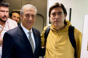 El nuevo gerente General de de BoA, Estanislao Finfera, tras ser posesionado en un avión de la empresa estatal