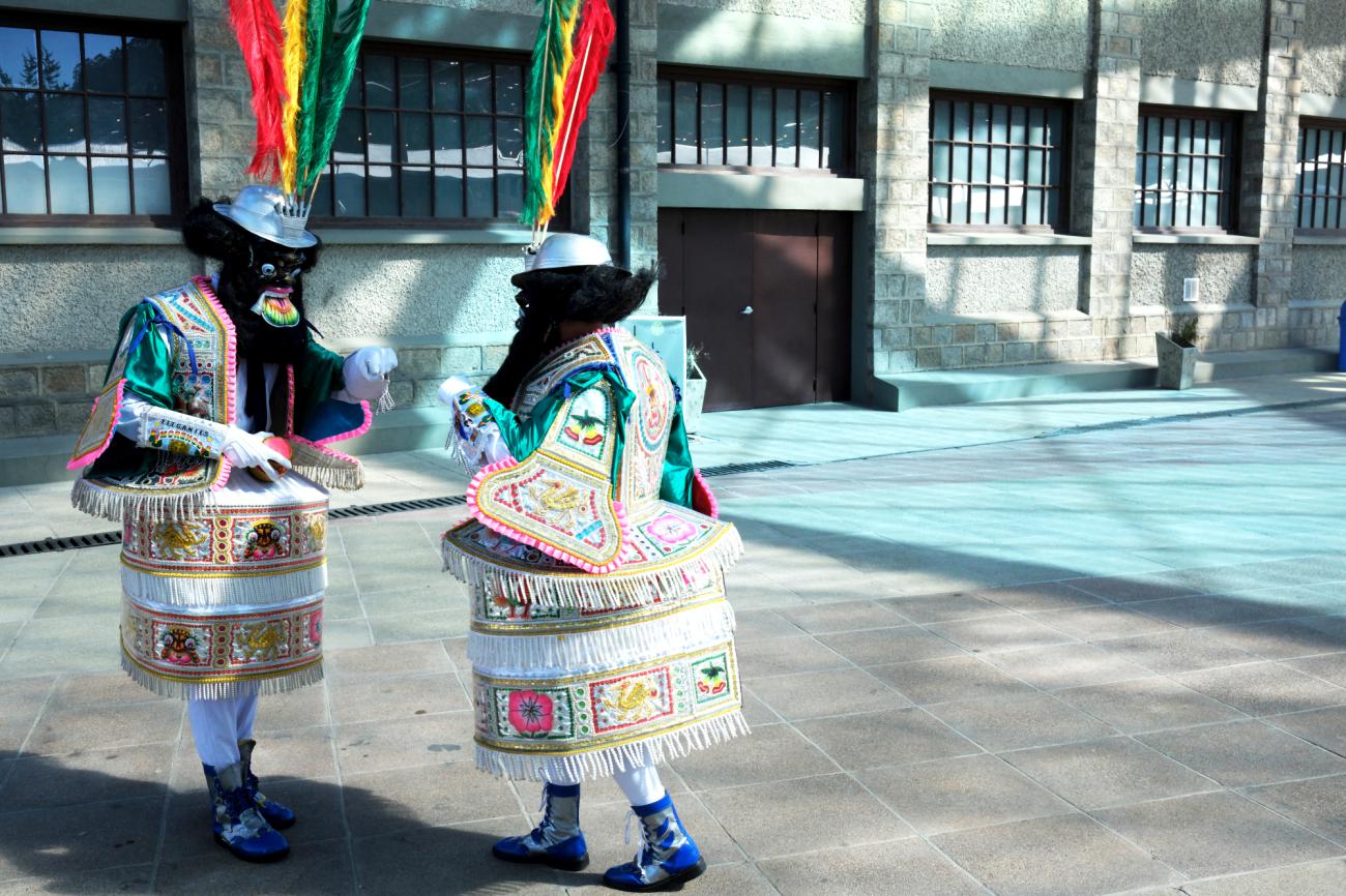 Artistas participan en la presentación de la máscara de la morenada este viernes, en La Paz (Bolivia).