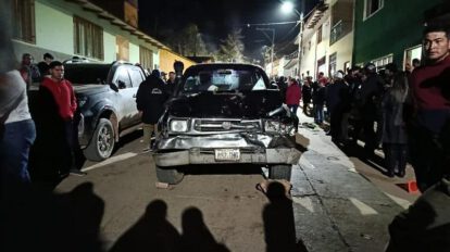 Vehiculo impacto contra pobladores de Moro Moro
