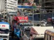 Largas filas en estaciones de servicos
