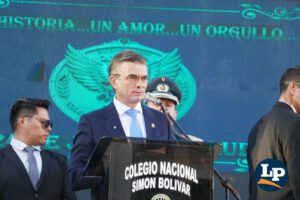 Rodrigo Paz en su llegada a Oruro