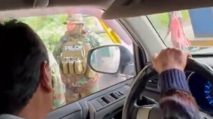 Evo Morales con policías