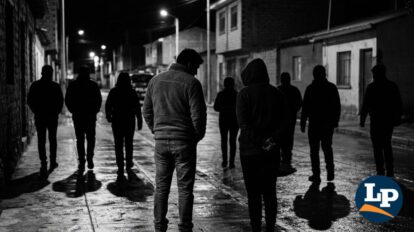 Un grupo de sujetos emboscó a dos personas tras salir de una discoteca