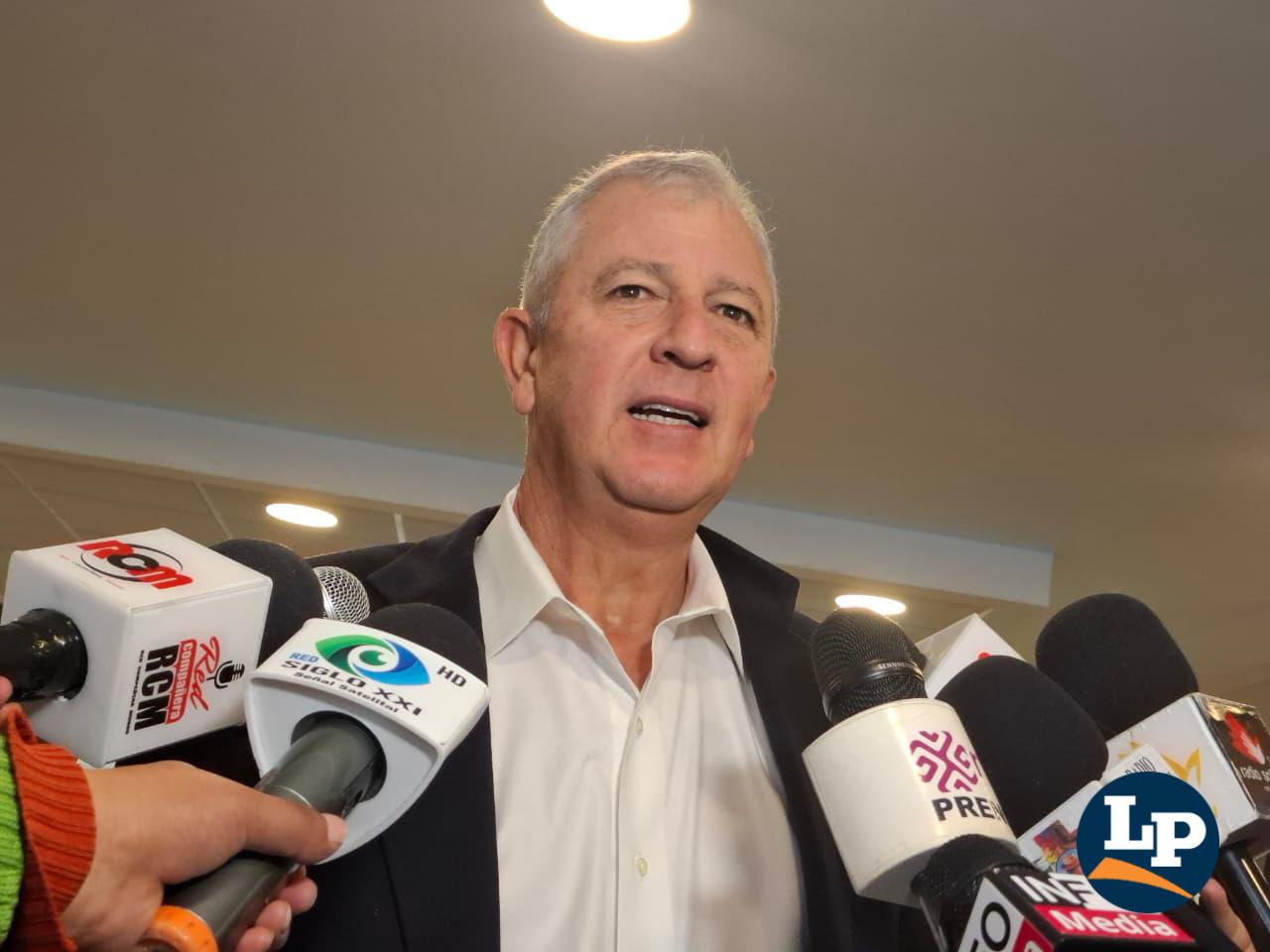 El senador Marinković en conferencia de prensa