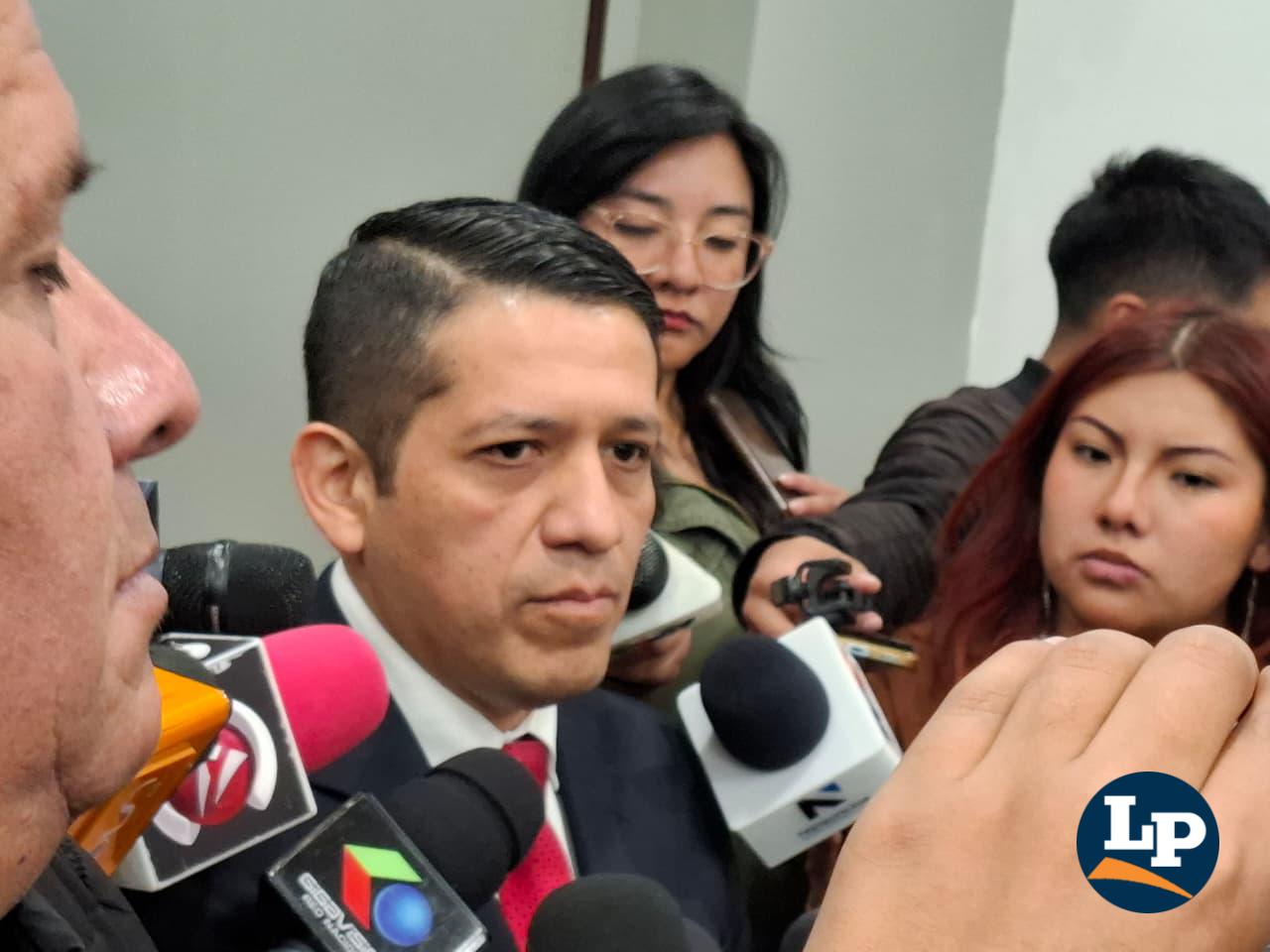 El viceministro Marcelo Yamil García en conferencia de prensa