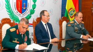 Firma del acuerdo entre ambas instituciones militares