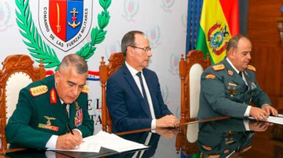 Firma del acuerdo entre ambas instituciones militares
