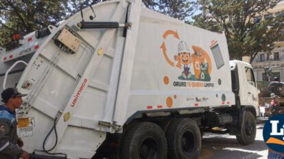Carro compactador de la EMAO, para el recojo de basura en Oruro