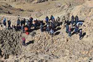 Momento en que se trabajaba para evacuar los cuerpos de los fallecidos