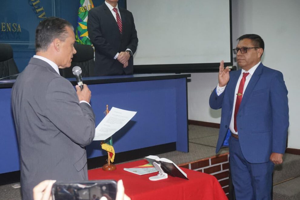 El ministro de Defensa, Ernesto Justiniano, posesionó al general Willy Pozo Torrico