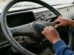 Manos de un Niño en el volante de un camión