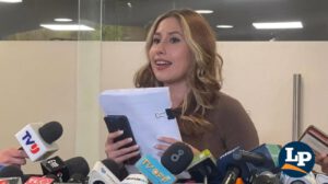 La diputada Rocha en conferencia de prensa