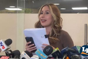 La diputada Rocha en conferencia de prensa