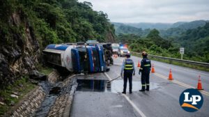 carro cisterna quedó volcado