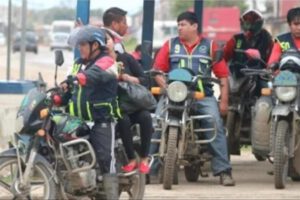Mototaxistas de Santa Cruz