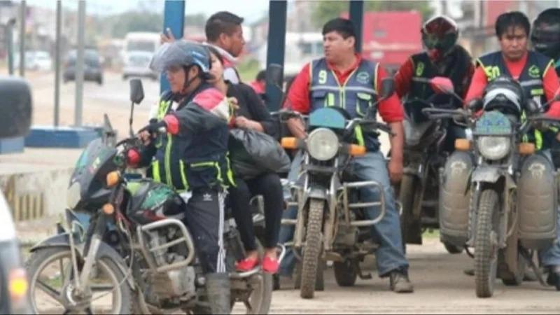 Mototaxistas de Santa Cruz