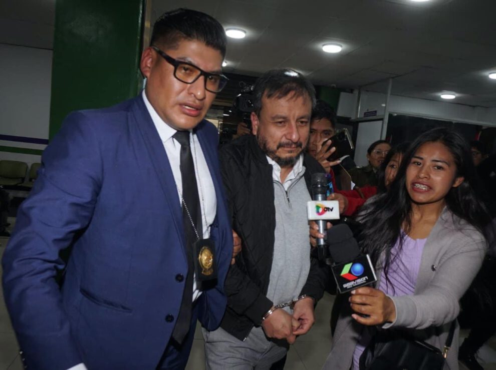 El exministro de Hidrocarburos Mauricio Medinacelli, llegó al Ministerio Público en calidad de aprehendido por el caso Gasolina Desestabilizada.