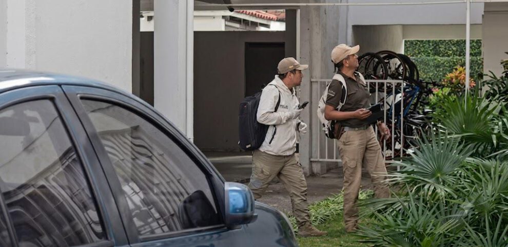 la Policía