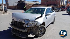 El frontal del vehículo Toyota quedó destrozado