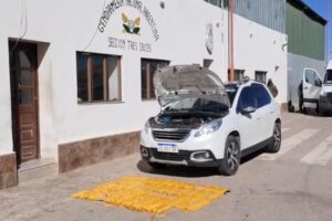 El auto que llevaba la cocaína y “el trabajo” de un brujo